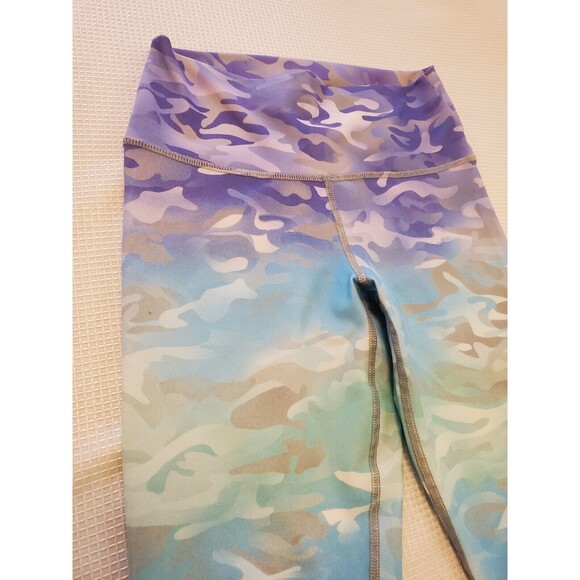 Evolution and Creation EVCR Rainbow Camo Capri Leggings Women’s Medium Bright - Picture 3 of 10